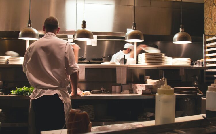  QSR or Cloud Kitchen? Which is right for your Business?